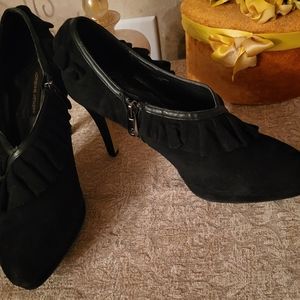 Adrienne Vittadini zipper Ruffled Stiletto Size 9M, New